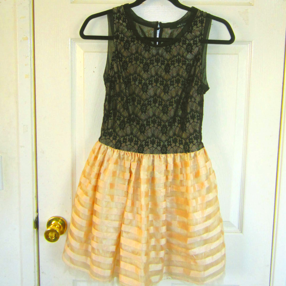 Ark & Co size small lace , satin and tulle dress